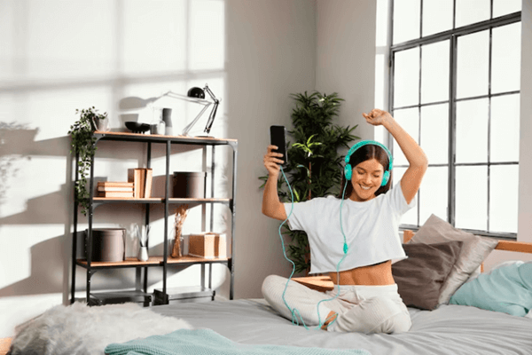 5 Inspirational Podcasts to improve your mood and transform your life