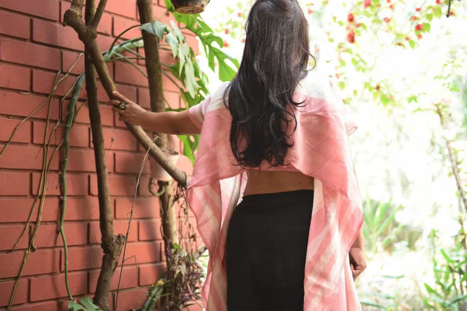 Sit Up With The Fluidity Of The Soumodeep Dutta Label…Bengal Muslin Magic